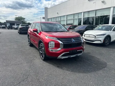 More photos of 2024 Mitsubishi Outlander SE at Zeigler Ford of Lowell, MI