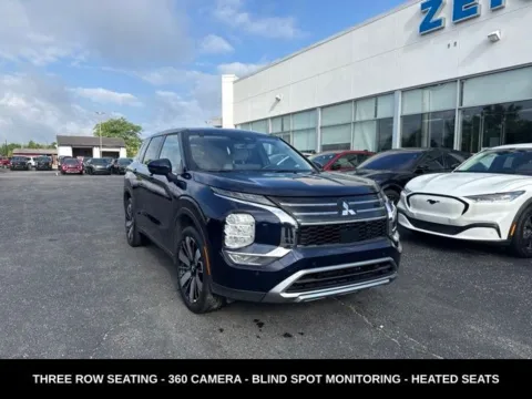 More photos of 2025 Mitsubishi Outlander SE at Zeigler Ford of Lowell, MI