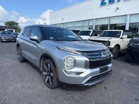 Photos of 2025 Mitsubishi Outlander SE for sale in Lowell, MI at Zeigler Ford of Lowell