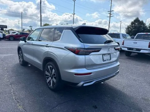 More photos of 2025 Mitsubishi Outlander SE at Zeigler Ford of Lowell, MI