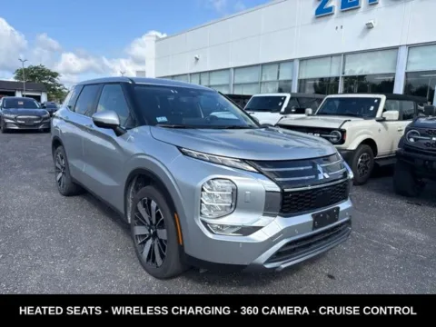 More photos of 2025 Mitsubishi Outlander SE at Zeigler Ford of Lowell, MI