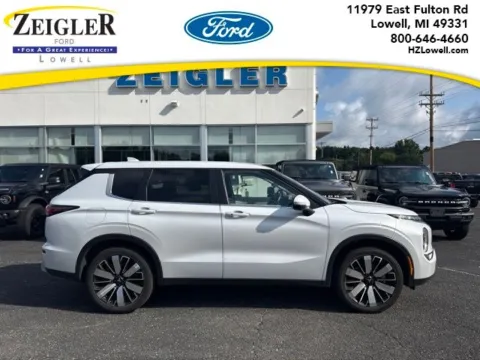 White 2025 Mitsubishi Outlander SE for sale in Lowell, MI