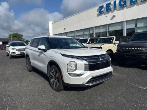 Photos of 2025 Mitsubishi Outlander SE for sale in Lowell, MI at Zeigler Ford of Lowell