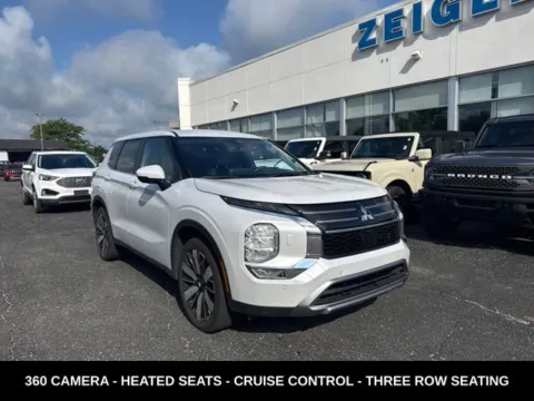More photos of 2025 Mitsubishi Outlander SE at Zeigler Ford of Lowell, MI