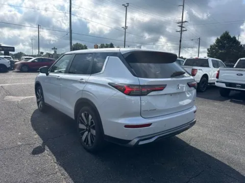 More photos of 2025 Mitsubishi Outlander SE at Zeigler Ford of Lowell, MI