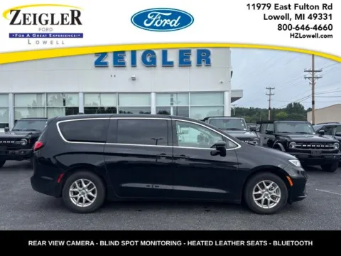 Black 2024 Chrysler Pacifica Touring L for sale in Lowell, MI
