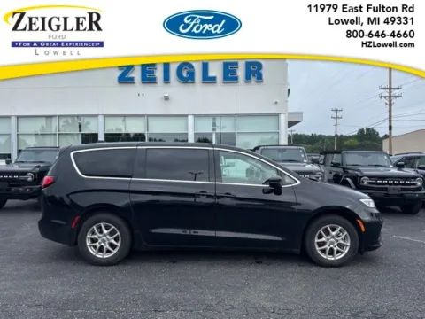 Black 2024 Chrysler Pacifica Touring L for sale in Lowell, MI