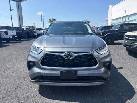 Another view of 2026 Toyota Highlander Platinum for sale in Lowell, MI at Zeigler Ford of Lowell