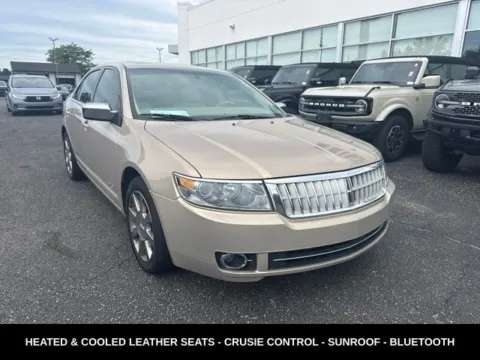 More photos of 2007 Lincoln MKZ at Zeigler Ford of Lowell, MI