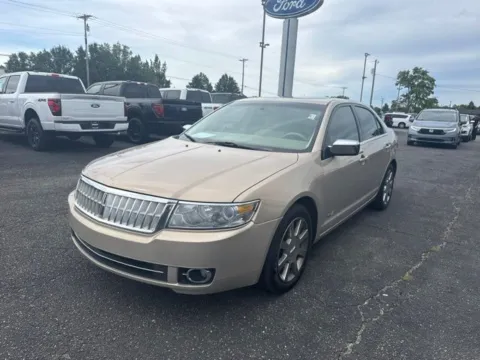 More photos of 2007 Lincoln MKZ at Zeigler Ford of Lowell, MI
