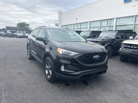 Photos of 2024 Ford Edge SEL for sale in Lowell, MI at Zeigler Ford of Lowell