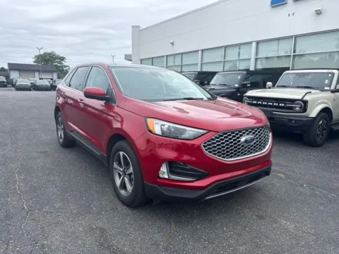 Photos of 2024 Ford Edge SEL for sale in Lowell, MI at Zeigler Ford of Lowell