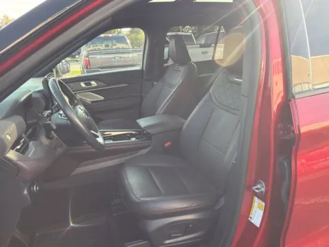 Photos of 2025 Ford Explorer Platinum for sale in Lowell, MI at Zeigler Ford of Lowell
