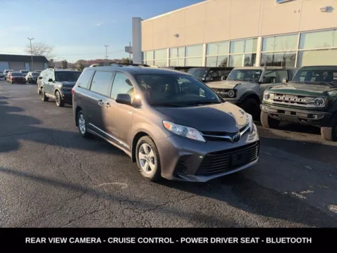 More photos of 2020 Toyota Sienna LE at Zeigler Ford of Lowell, MI