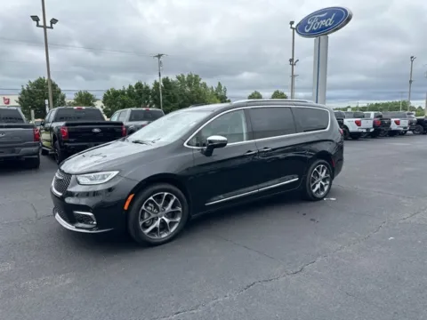 More photos of 2021 Chrysler Pacifica Limited at Zeigler Ford of Lowell, MI