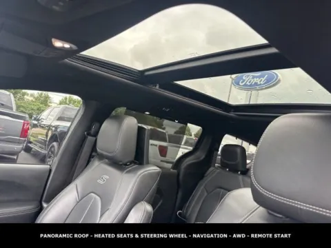 More photos of 2021 Chrysler Pacifica Touring L at Zeigler Ford of Lowell, MI