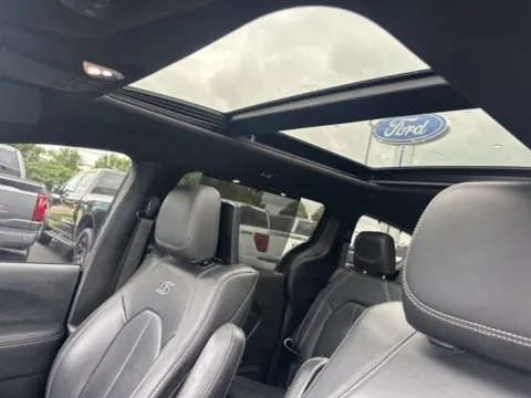 More photos of 2021 Chrysler Pacifica Touring L at Zeigler Ford of Lowell, MI