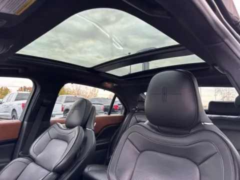 More photos of 2017 Lincoln Continental Black Label at Zeigler Ford of Lowell, MI