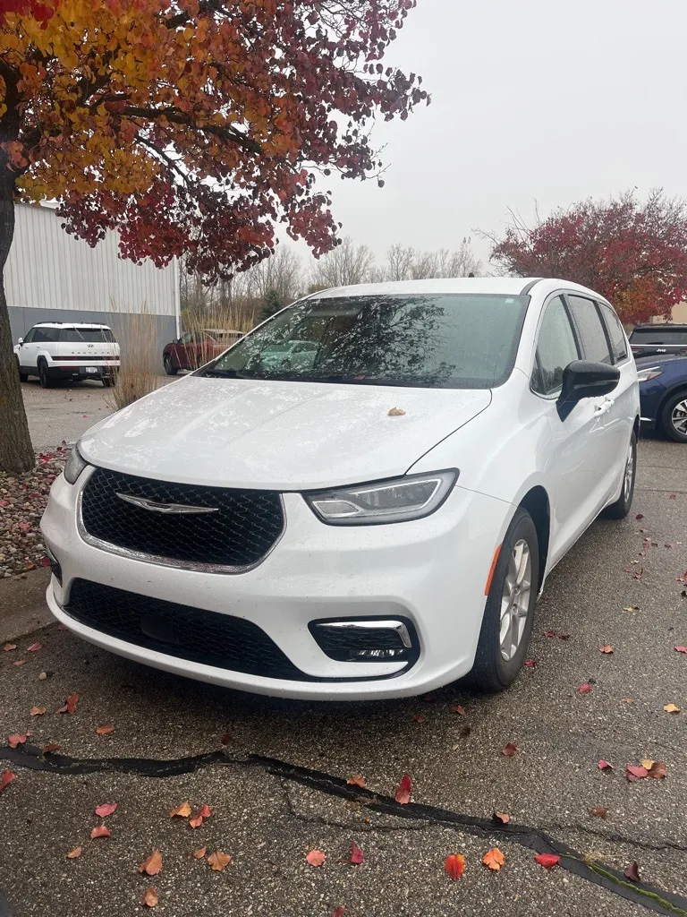 2024 Chrysler Pacifica Touring L for sale in Holland, MI