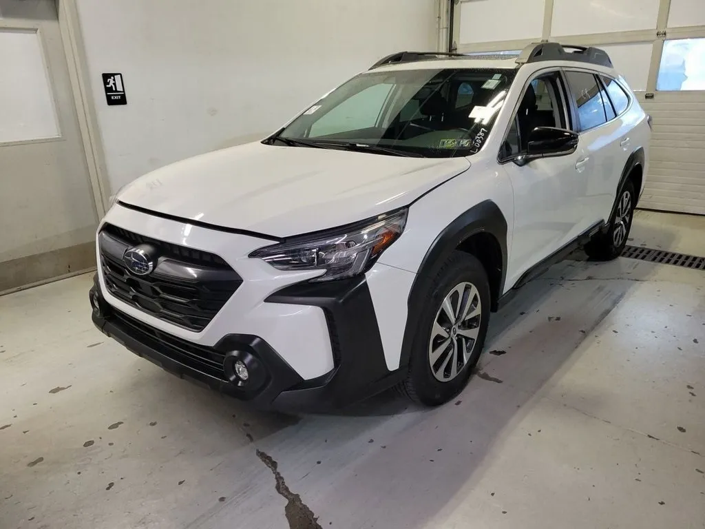 White 2023 Subaru Outback Premium for sale in Holland, MI