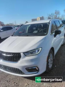 White 2024 Chrysler Pacifica Touring L for sale in Holland, MI