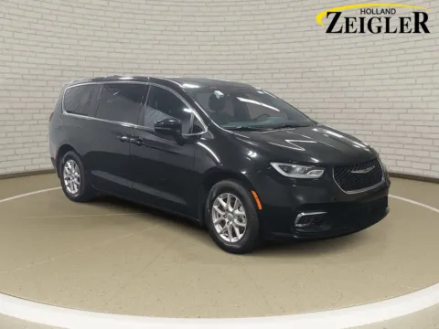 Another view of 2025 Chrysler Pacifica Select for sale in Holland, MI at Zeigler GMC of Holland