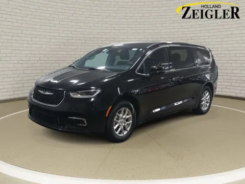 Black 2025 Chrysler Pacifica Select for sale in Holland, MI