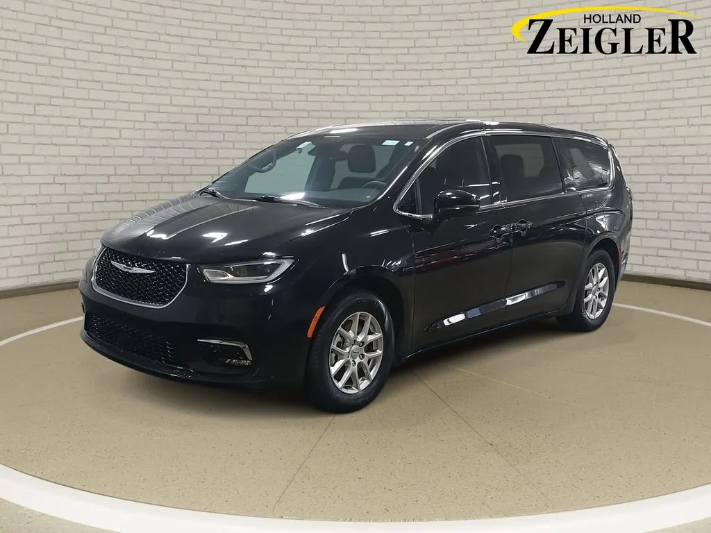 2025 Chrysler Pacifica Select for sale in Holland, MI