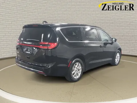More photos of 2025 Chrysler Pacifica Select at Zeigler GMC of Holland, MI