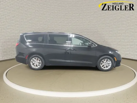 More photos of 2025 Chrysler Pacifica Select at Zeigler GMC of Holland, MI