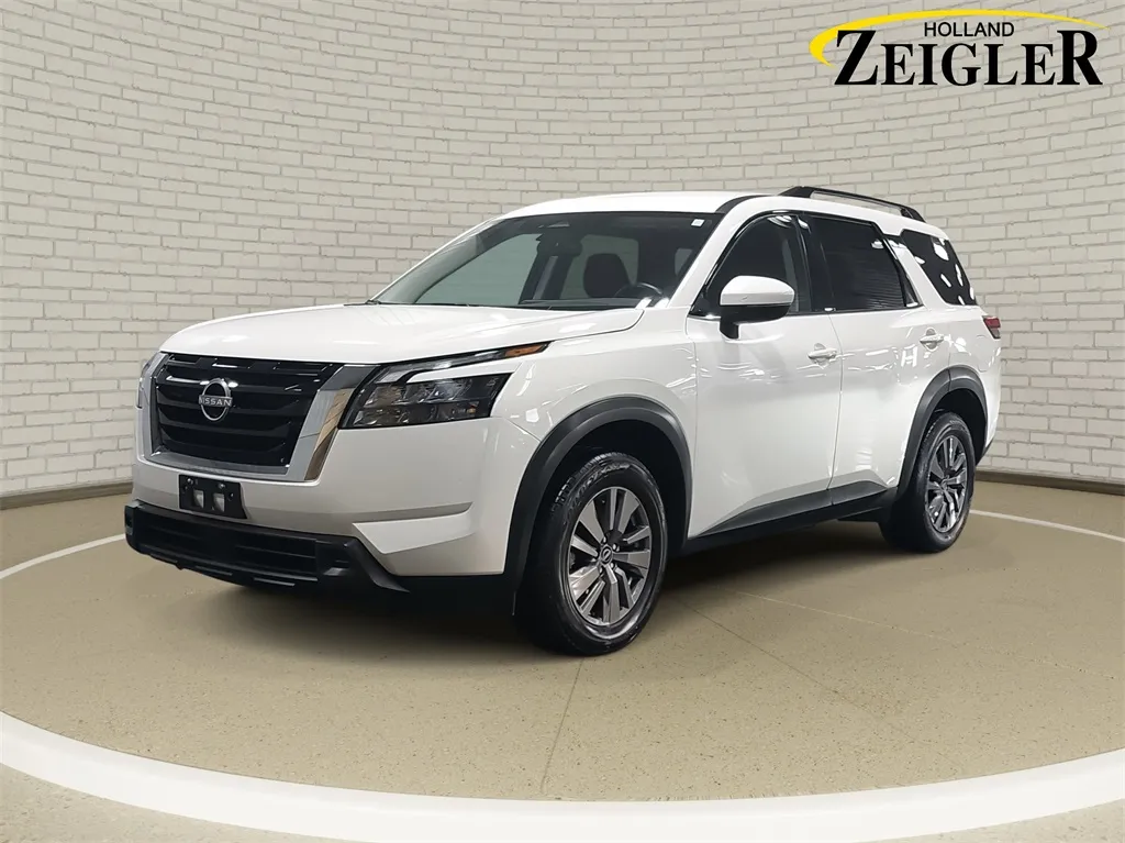 White 2025 Nissan Pathfinder SV for sale in Holland, MI