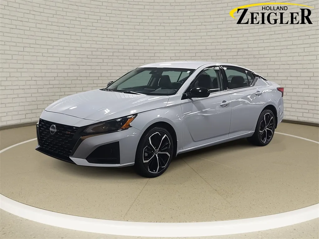 White 2025 Nissan Altima 2.5 SR for sale in Holland, MI