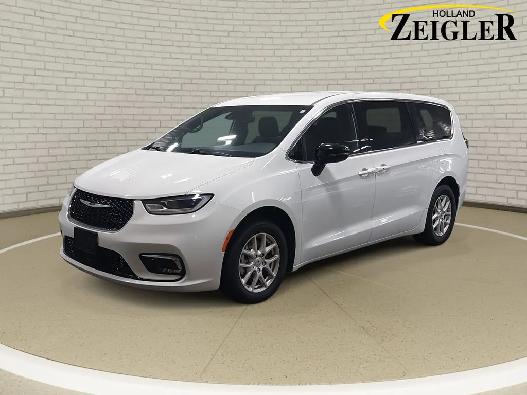 2025 Chrysler Pacifica Select for sale in Holland, MI