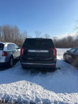 More photos of 2022 GMC Yukon SLT at Zeigler GMC of Holland, MI