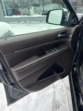 More photos of 2019 Jeep Grand Cherokee Overland at Zeigler GMC of Holland, MI