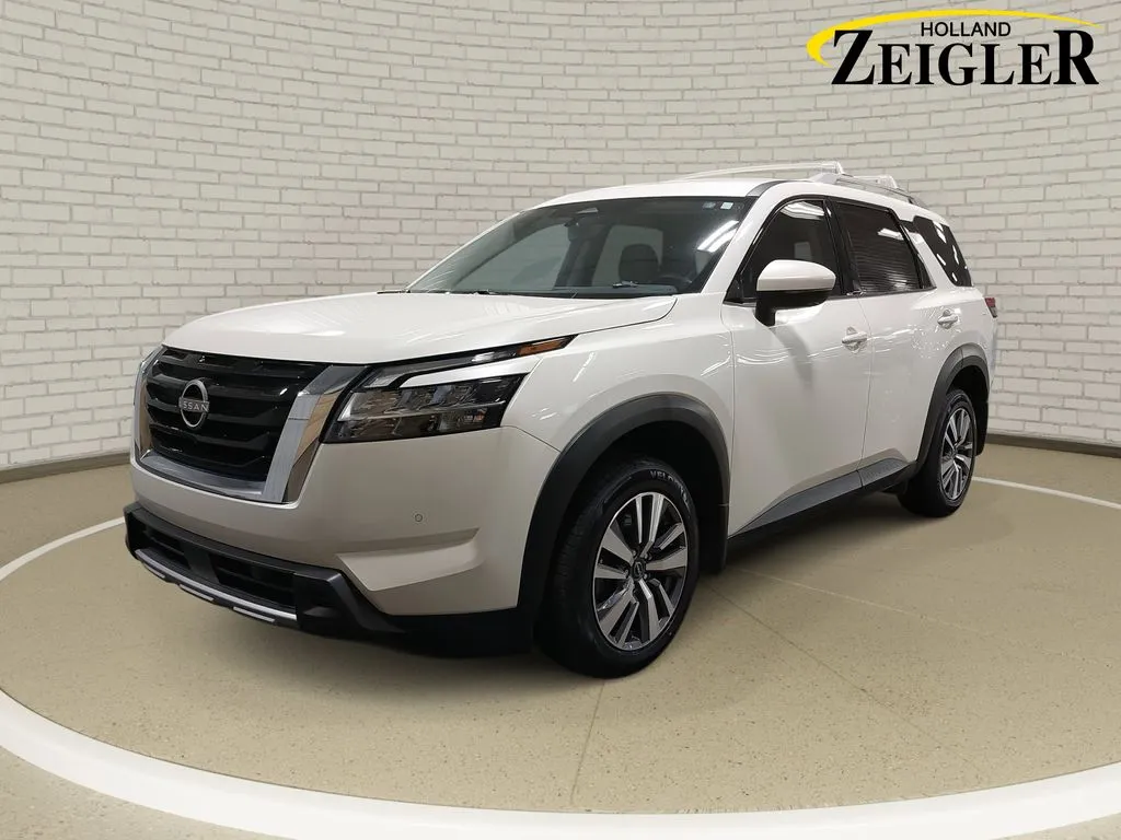 2024 Nissan Pathfinder SL for sale in Holland, MI