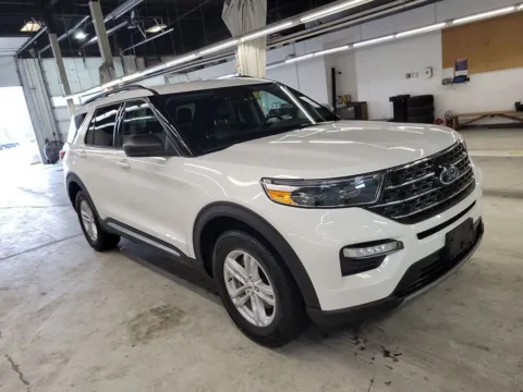 White 2022 Ford Explorer XLT for sale in Holland, MI
