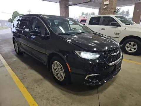 Black 2024 Chrysler Pacifica Touring L for sale in Holland, MI
