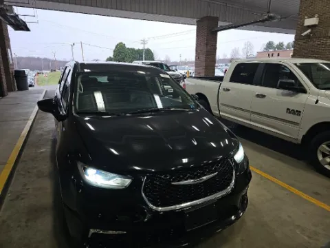 More photos of 2024 Chrysler Pacifica Touring L at Zeigler GMC of Holland, MI