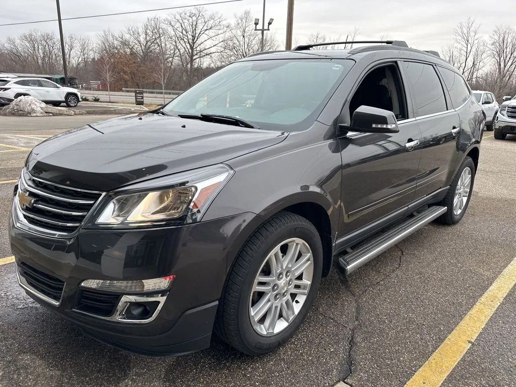 Gray 2014 Chevrolet Traverse LT for sale in Holland, MI