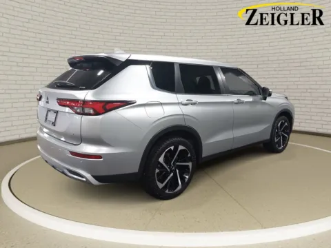 More photos of 2024 Mitsubishi Outlander SE at Zeigler GMC of Holland, MI