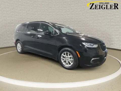 Another view of 2025 Chrysler Pacifica Select for sale in Holland, MI at Zeigler GMC of Holland