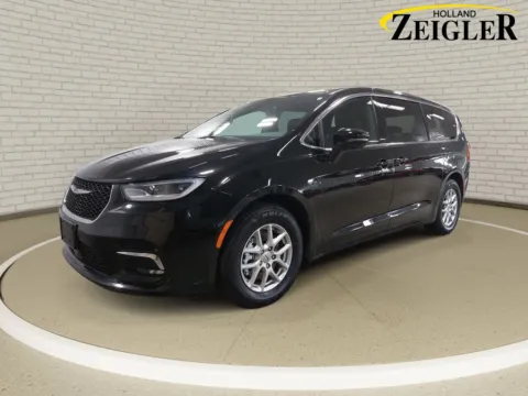 Black 2025 Chrysler Pacifica Select for sale in Holland, MI