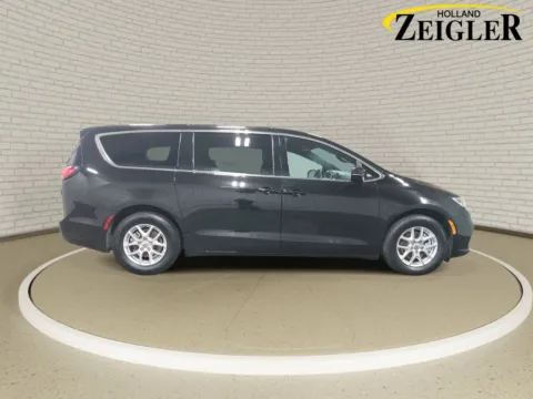 More photos of 2025 Chrysler Pacifica Select at Zeigler GMC of Holland, MI