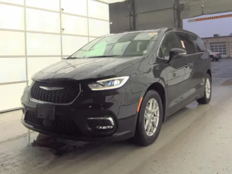 More photos of 2025 Chrysler Pacifica Select at Zeigler GMC of Holland, MI