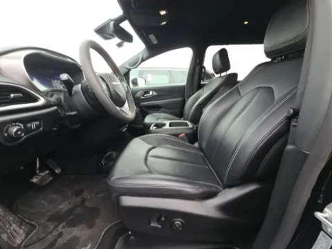 Photos of 2025 Chrysler Pacifica Select for sale in Holland, MI at Zeigler GMC of Holland