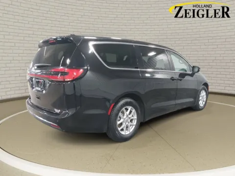 More photos of 2025 Chrysler Pacifica Select at Zeigler GMC of Holland, MI