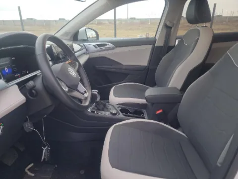 Photos of 2025 Volkswagen Taos 1.5T SE for sale in Holland, MI at Zeigler GMC of Holland