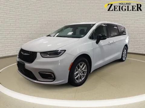 White 2024 Chrysler Pacifica Touring L for sale in Holland, MI