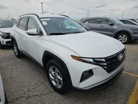 White 2023 Hyundai Tucson SEL for sale in Holland, MI